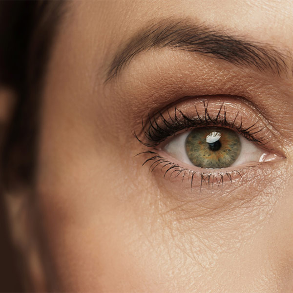 Come contrastare l’invecchiamento degli occhi e le palpebre cadenti? 