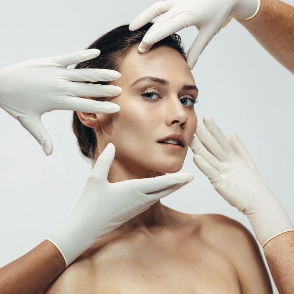 Medicina estetica. È boom di trattamenti per prevenire invecchiamento. Ma occhio al “beauty burn-out”.